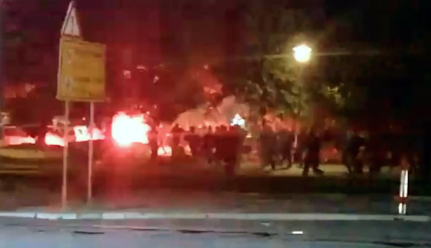 ХУЛИГАНИ ДИВЉАЛИ У КАРАЂОРЂЕВОМ ПАРКУ: Навијач Звезде убоден ножем, полиција ухапсила шест особа